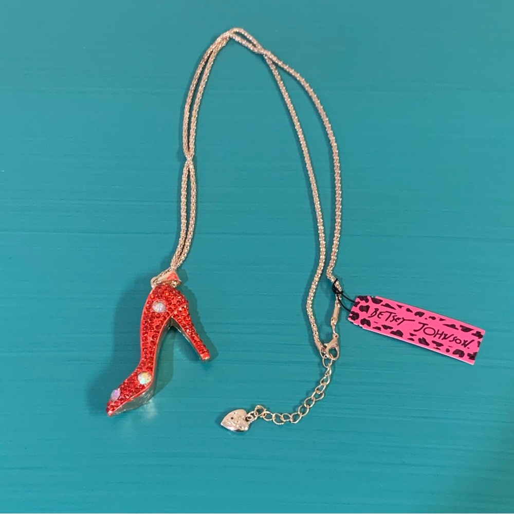 Betsey Johnson 🌷sweater long necklace